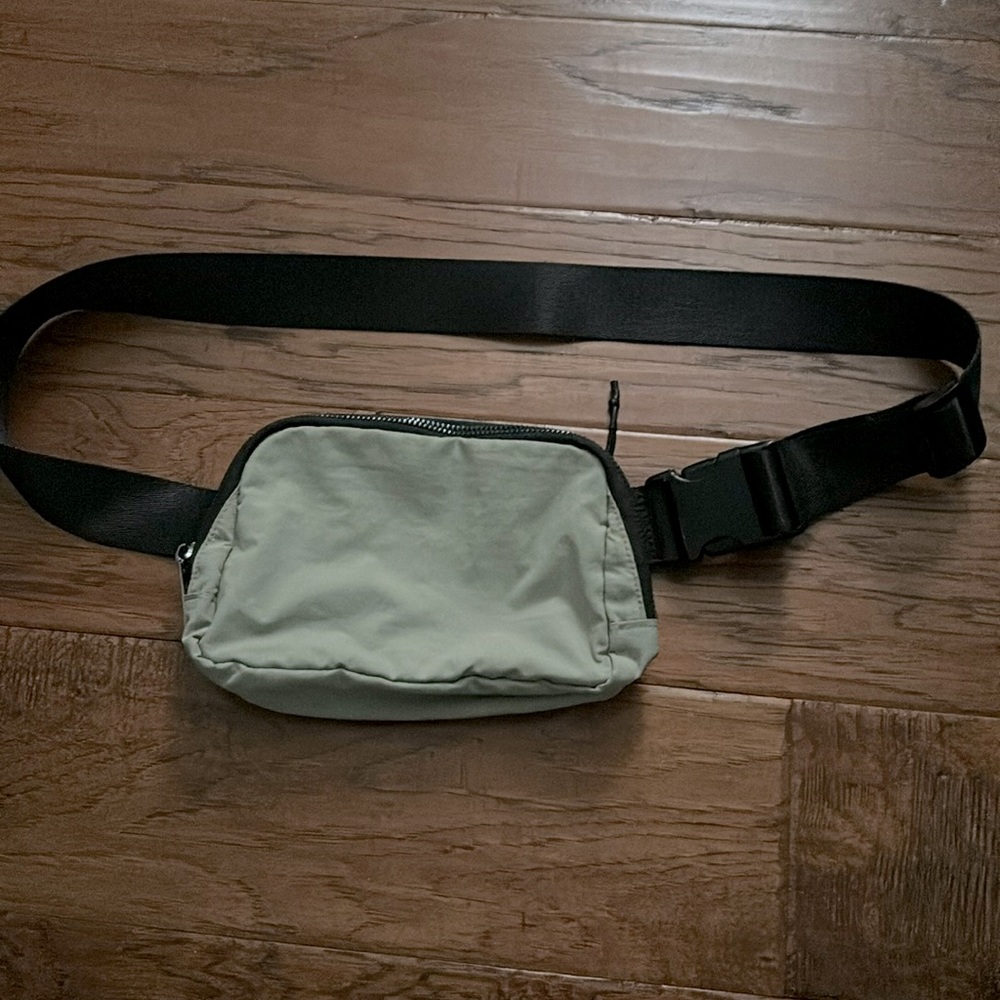 Small sling bag